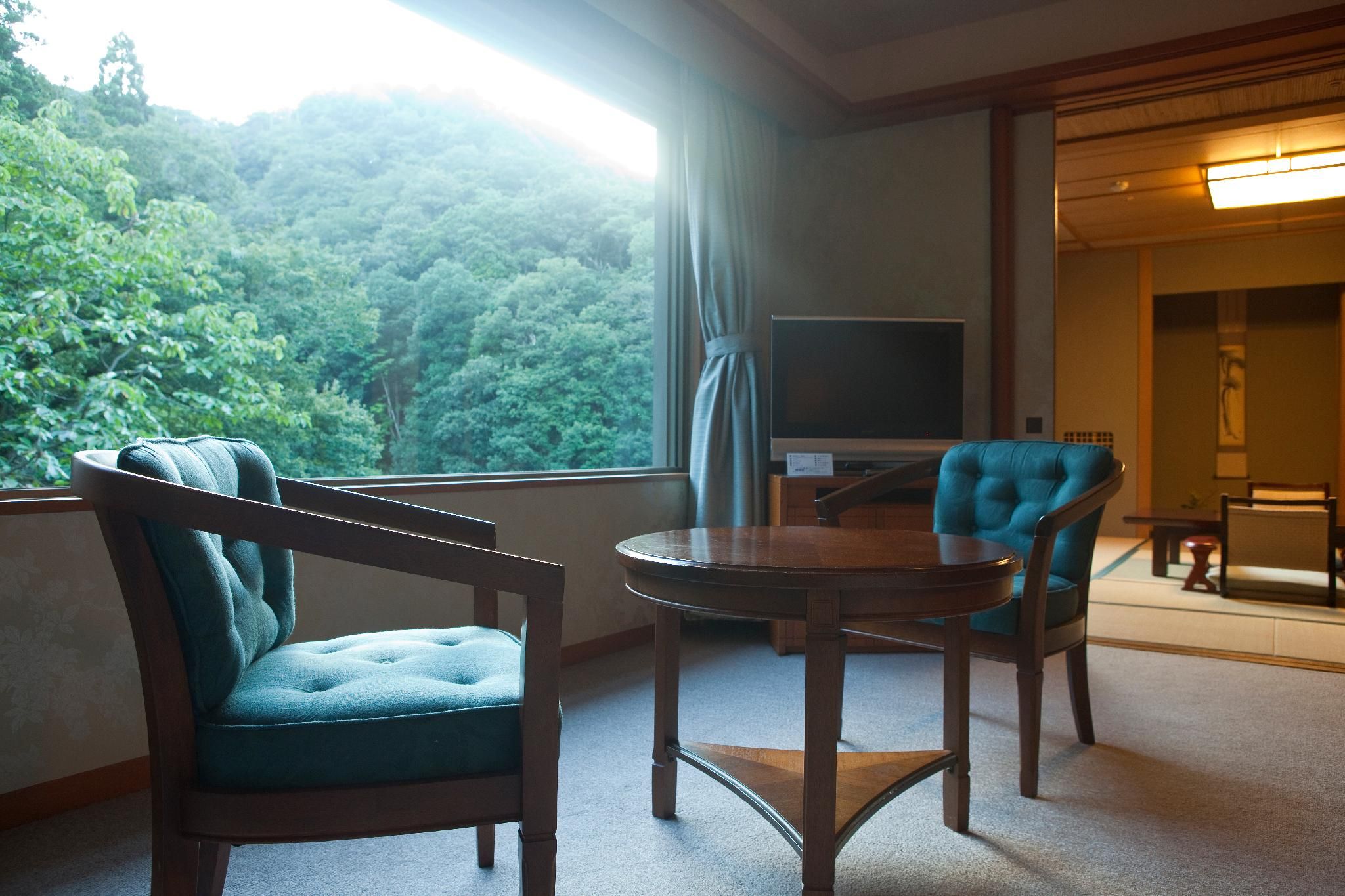 Deluxe Mountain View Japanese Western Style Room - Non-Smoking