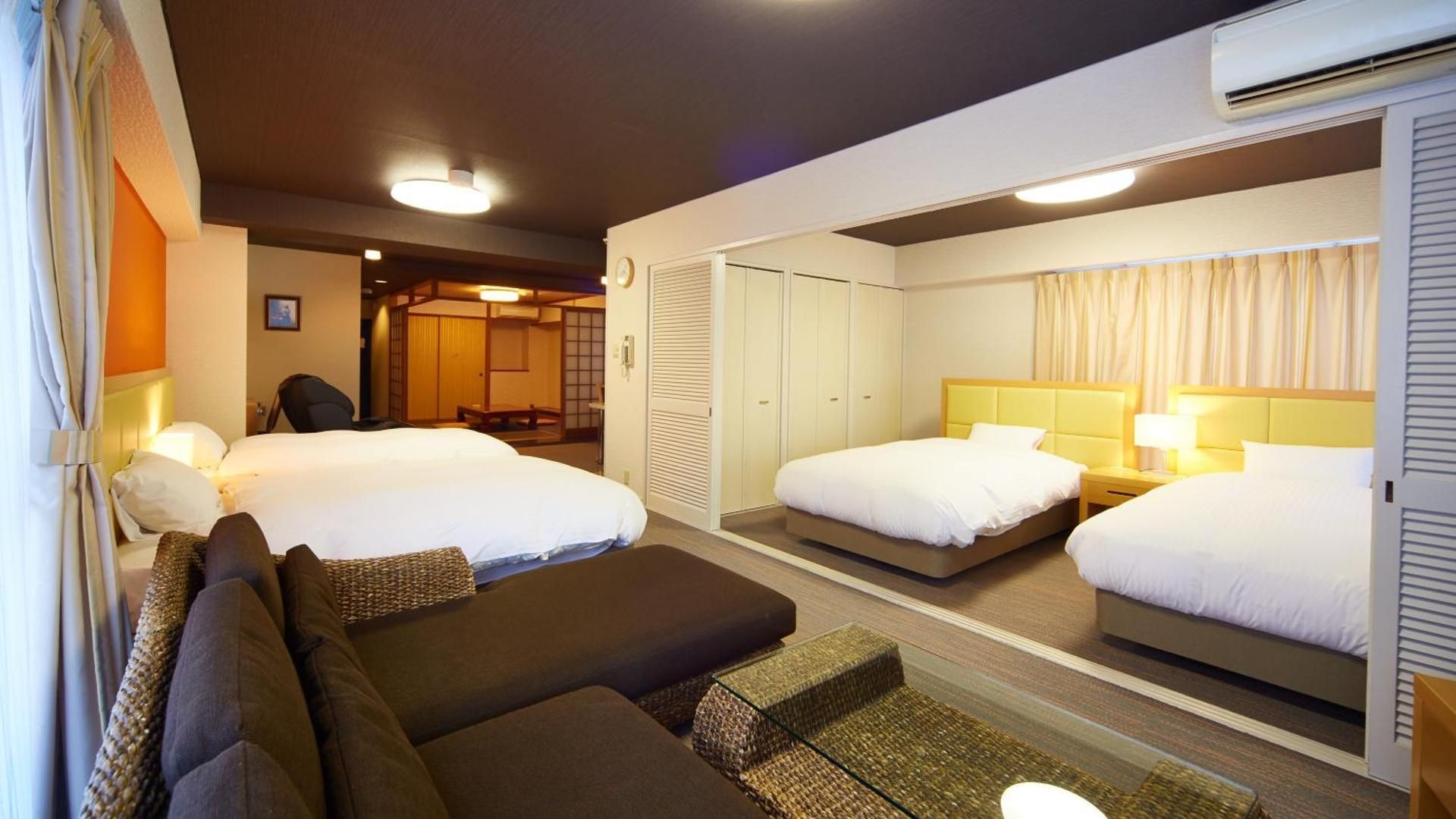 85m2 Western Japanese room with 4 Single Beds - No pets