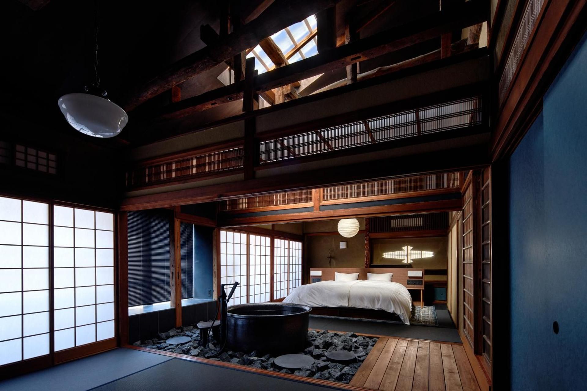 Japanese-Style Suite Room 102 with shower and Bathroom