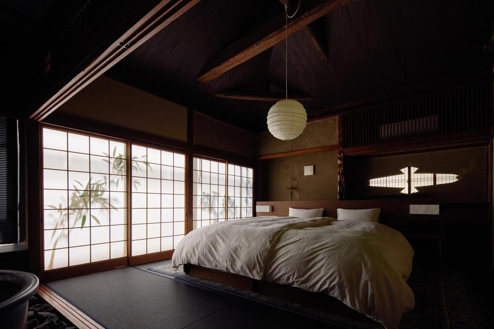 Japanese-Style Suite Room 102 with shower and Bathroom