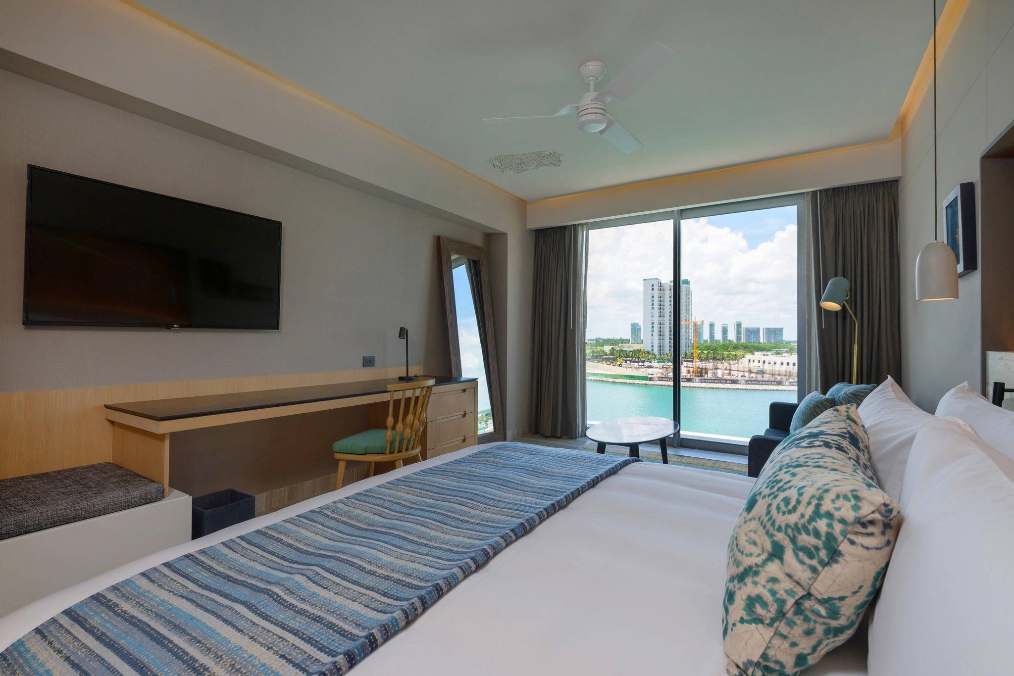 Guest room, 1 King, Sofa bed, Marina view, Balcony