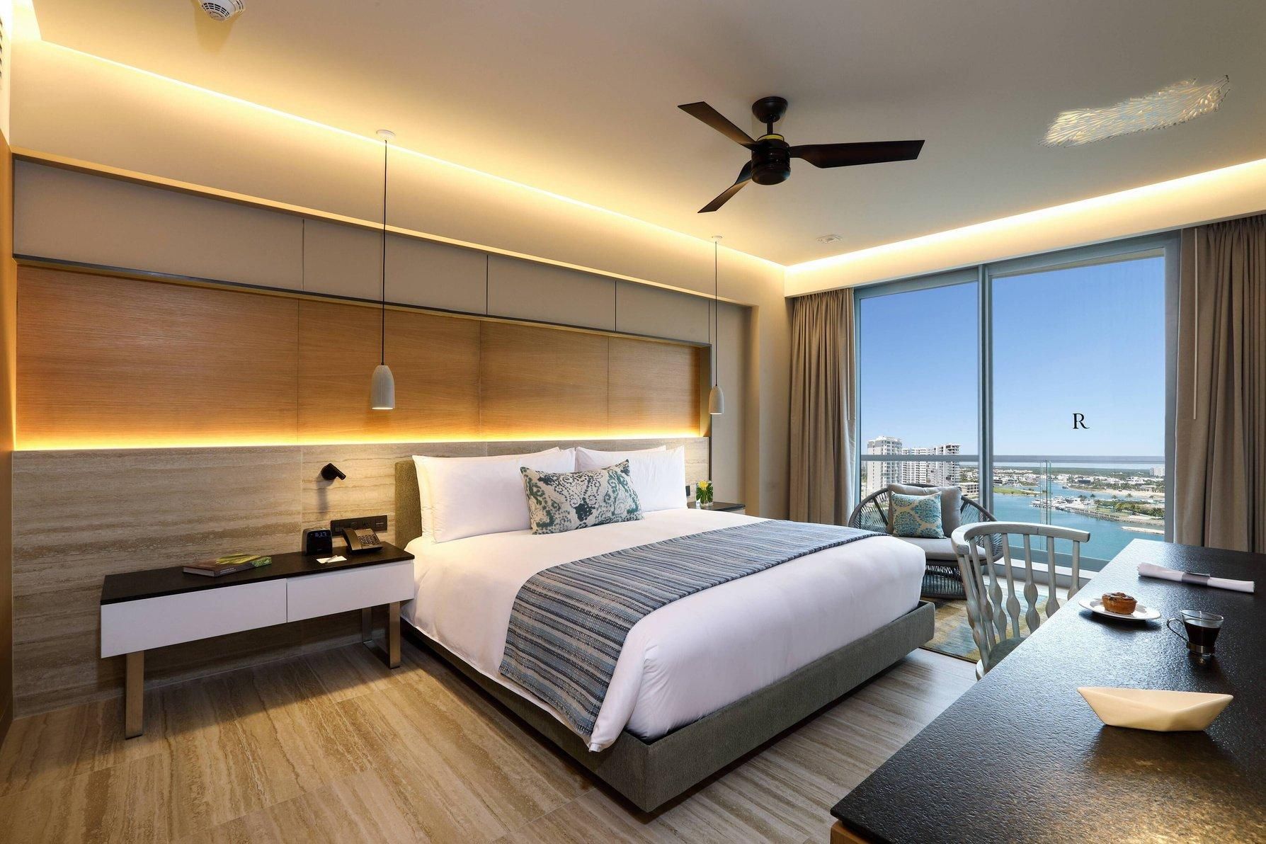 1 Bedroom Suite, 1 King, Sofa bed, Marina view, Balcony