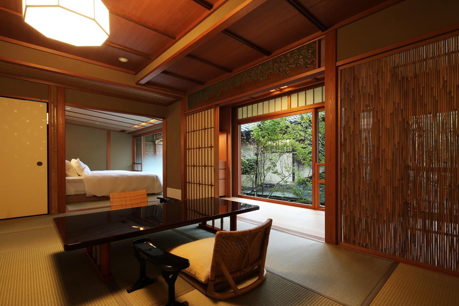 Luxury Suite with Bathtub