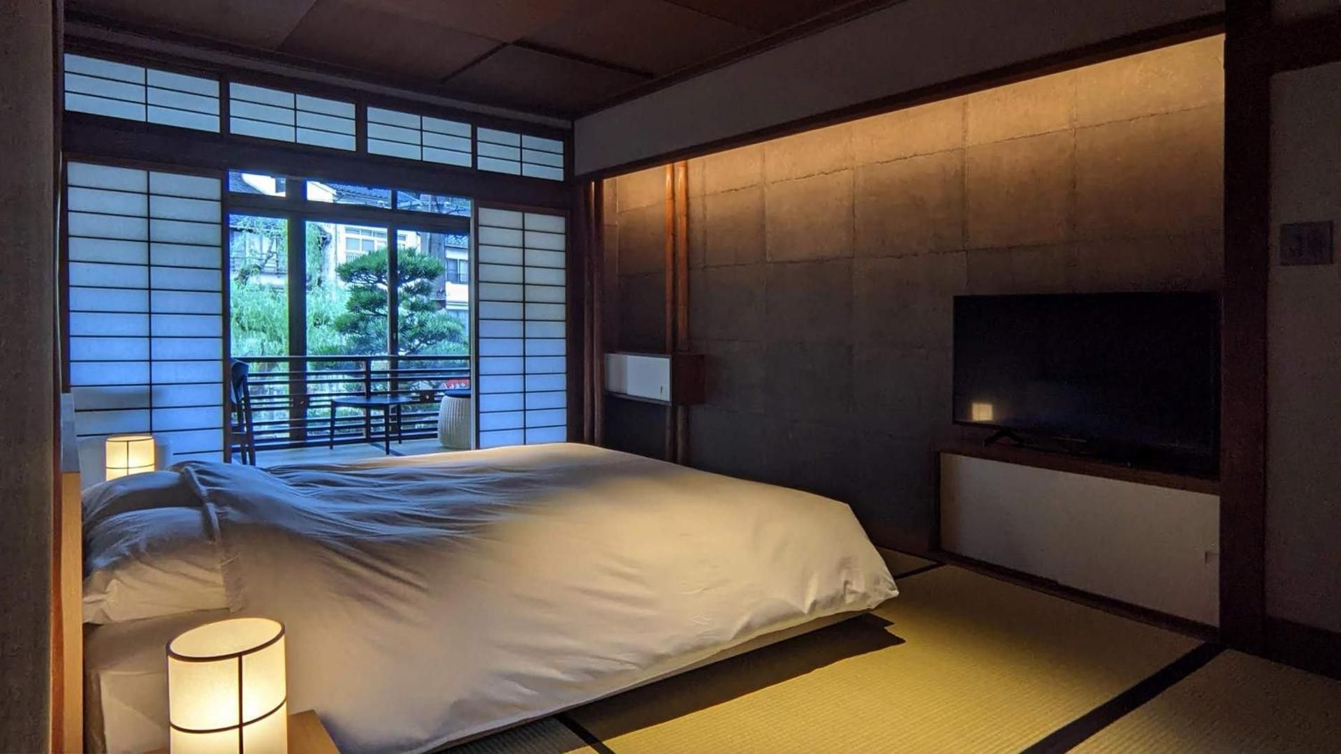 Deluxe Queen Room