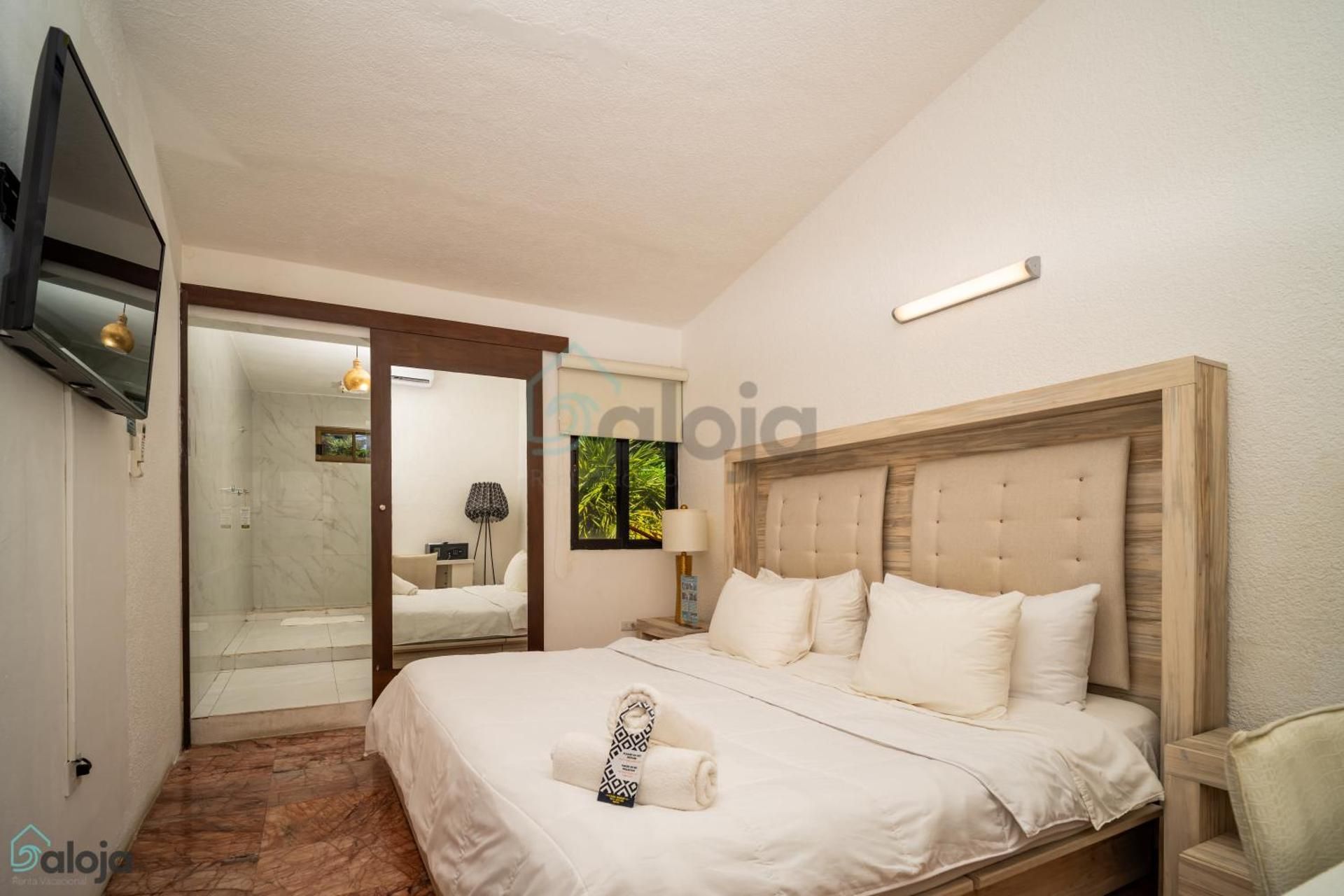 Deluxe King Suite