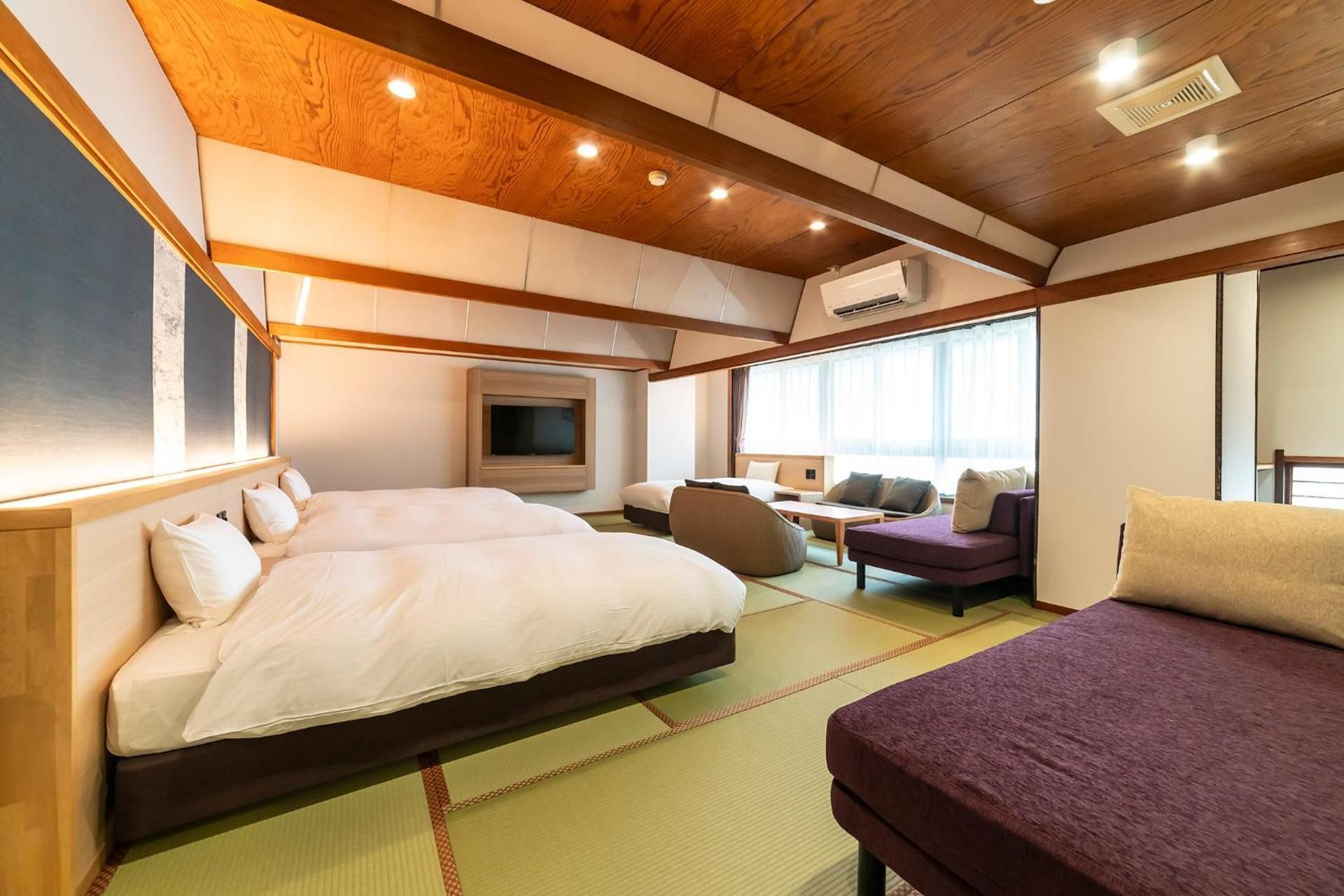 Superior Japanese-Style 4 Beds holds 6 people with Shared Bathroom - Non-Smoking