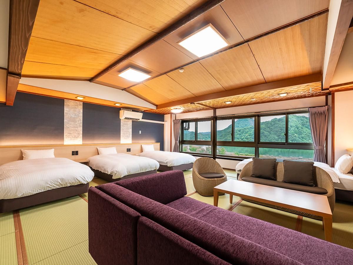 Superior Japanese-Style 4 Beds holds 5 people with Shared Bathroom - Non-Smoking
