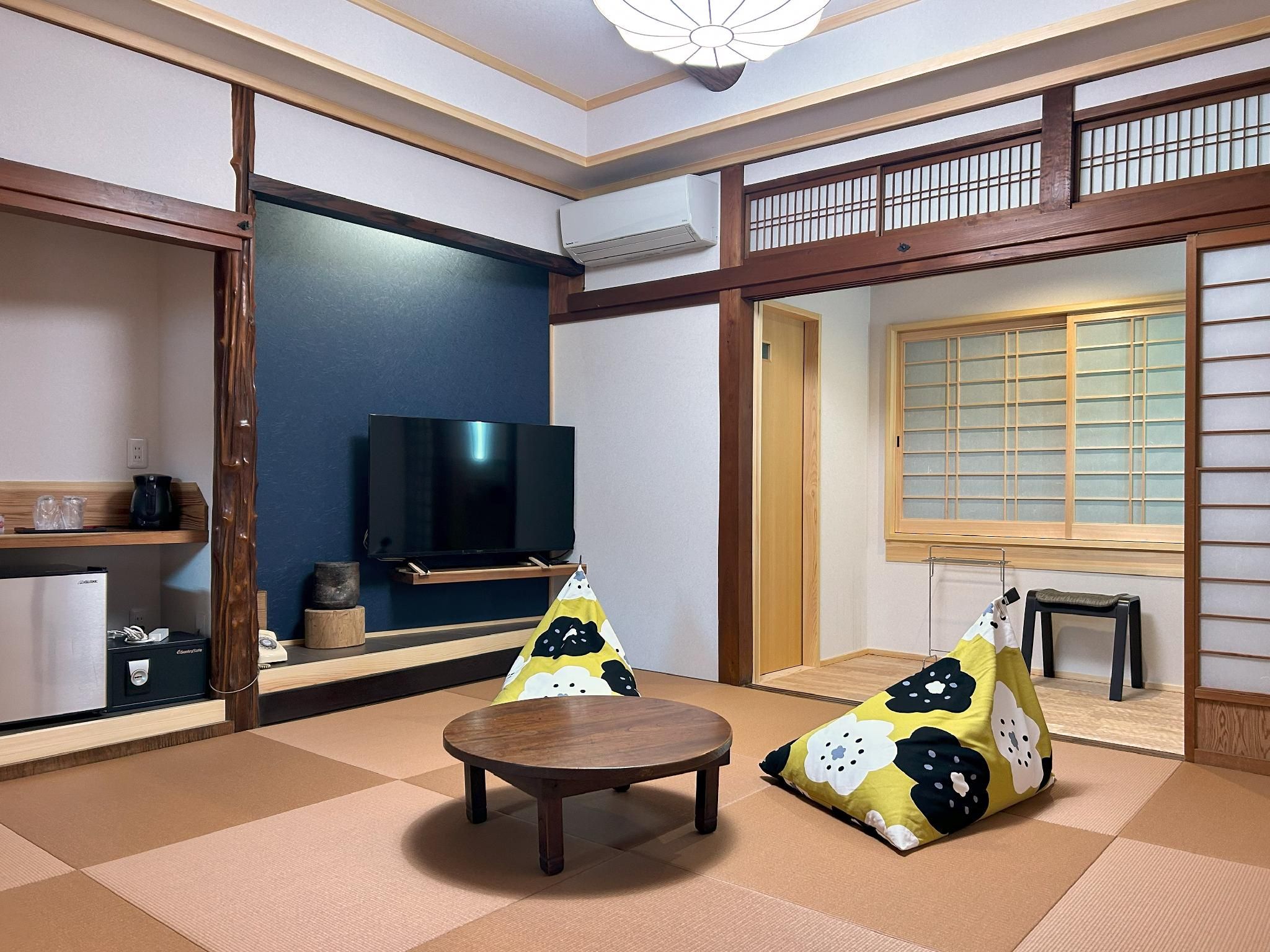 Japanese-Western Style Room with 2 Single Beds - Non-Smoking
