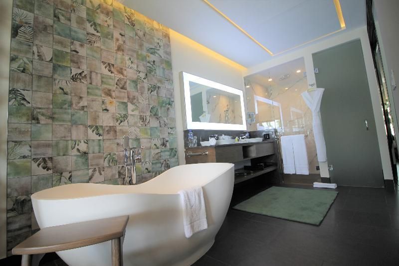 Junior Suite Swim Up 2 Queen Beds