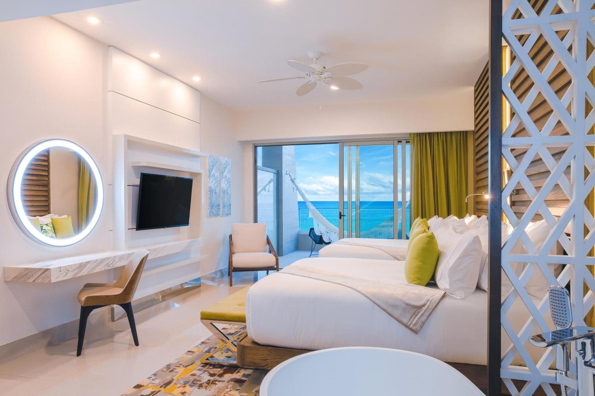Junior Suite Ocean View Queen