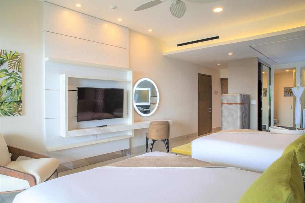 Junior Suite Swim Up