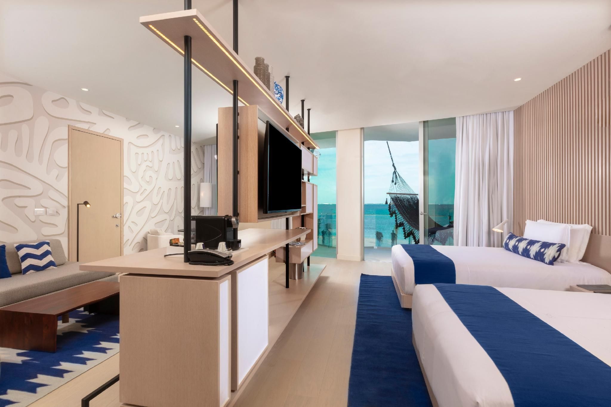 Deluxe Ocean Front One Bedroom Suite Double