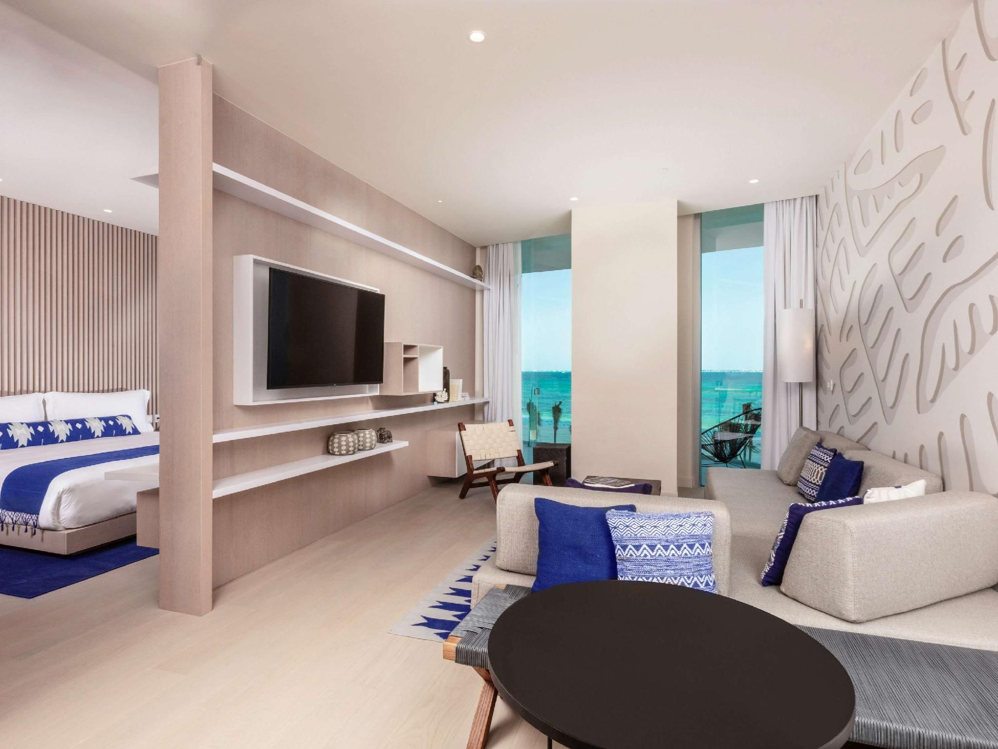 Deluxe Ocean Front One Bedroom Suite