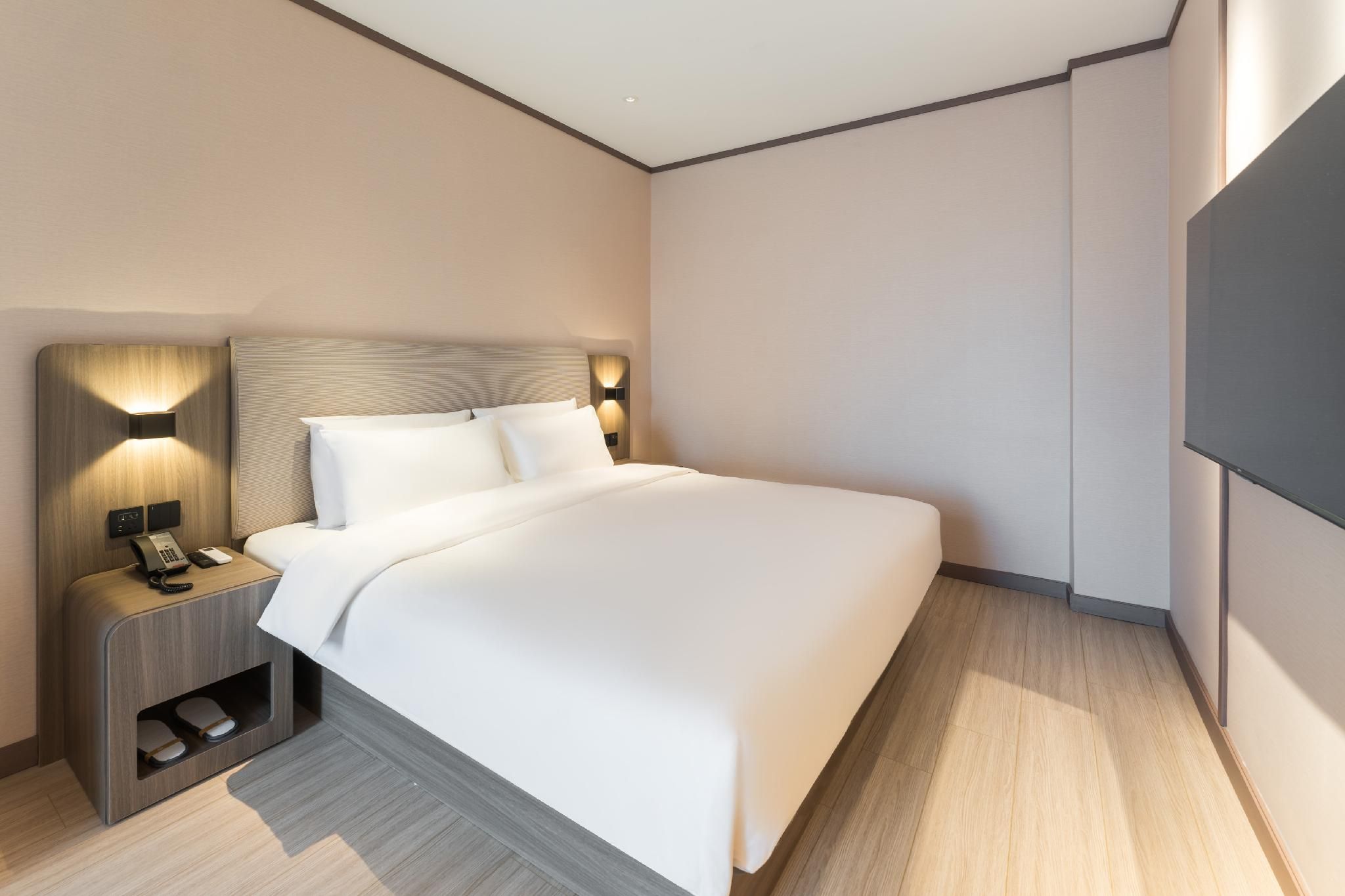 Business Queen Bed Room