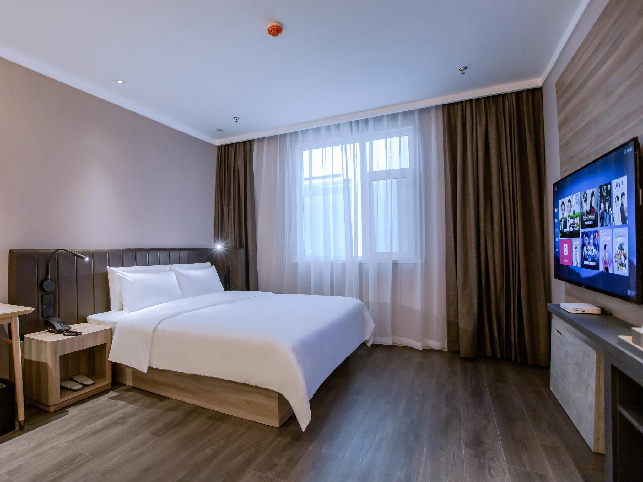 Huazhu - Room With Bed