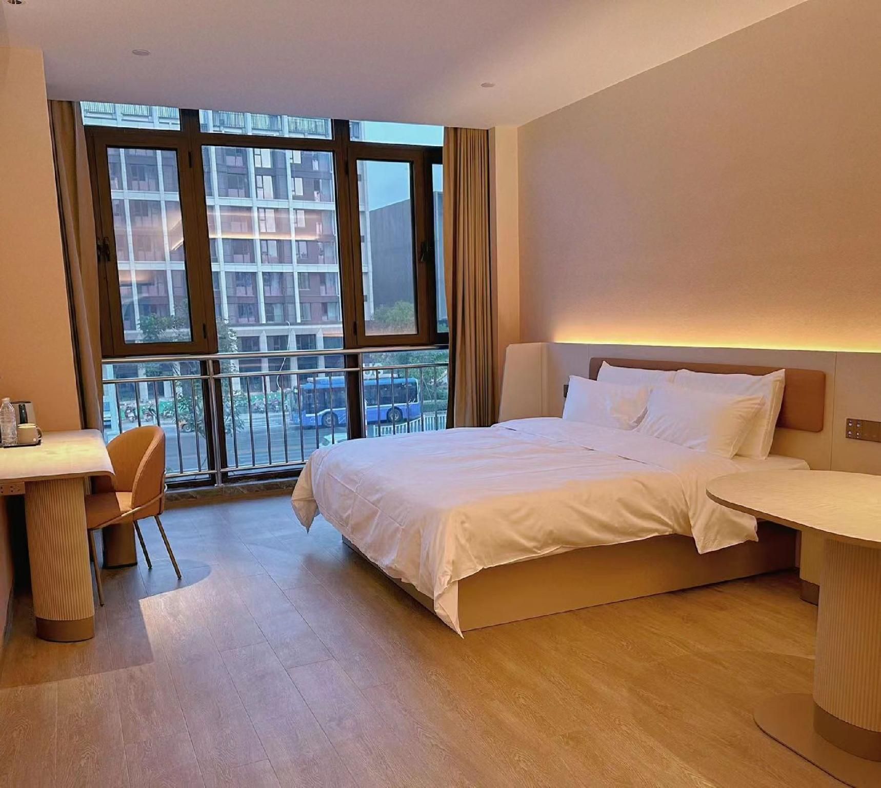 Huazhu - Deluxe Bed Room