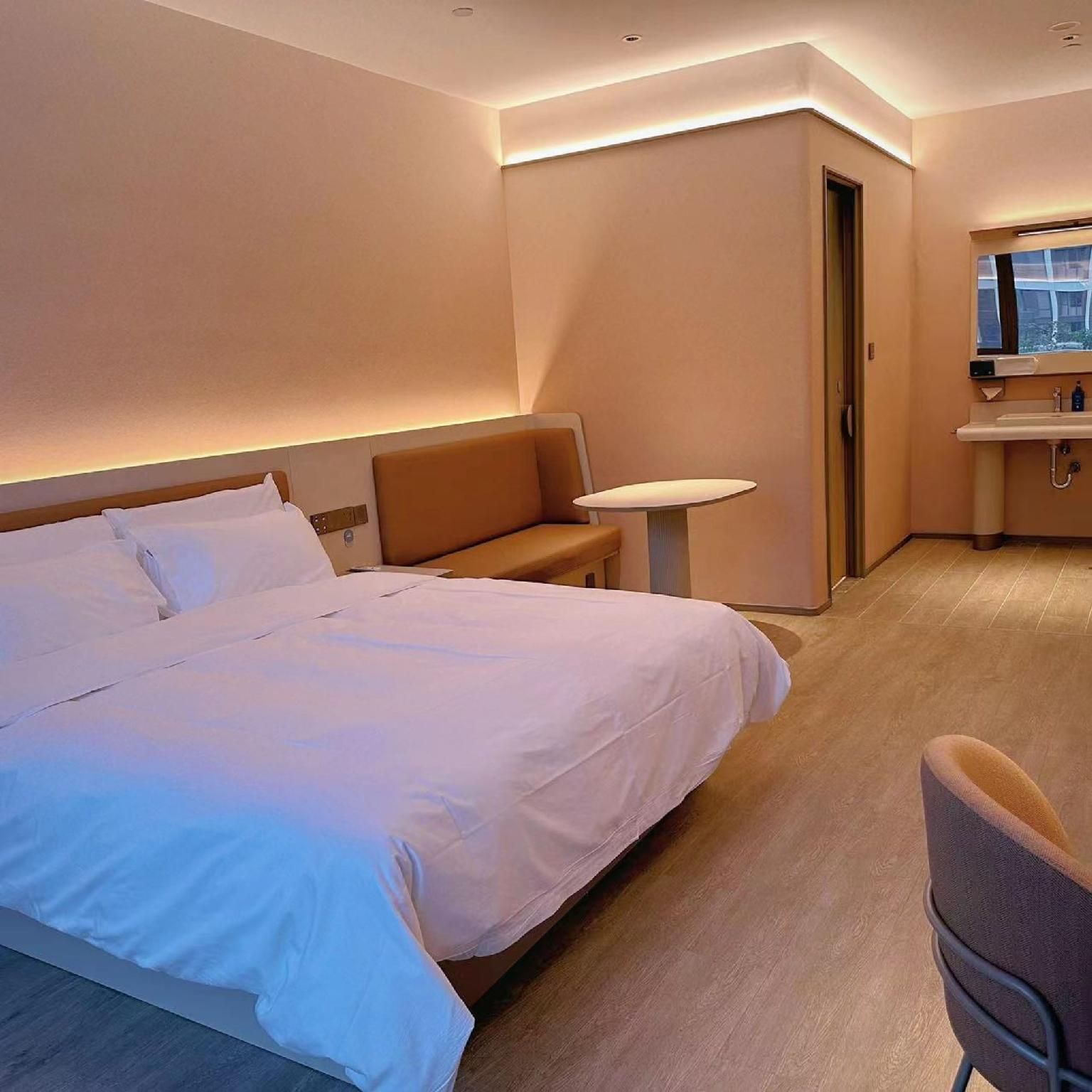 Huazhu - Deluxe Bed Room