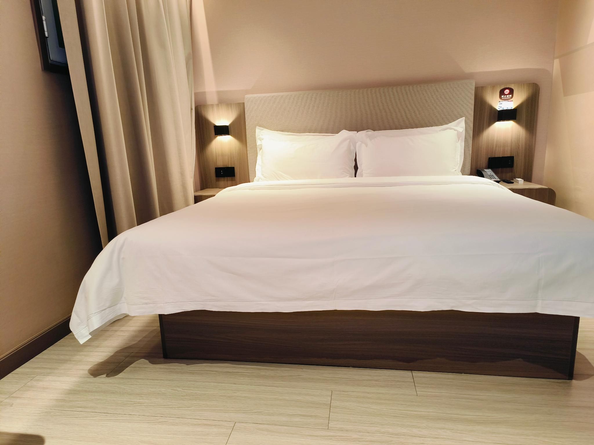 Queen Room A