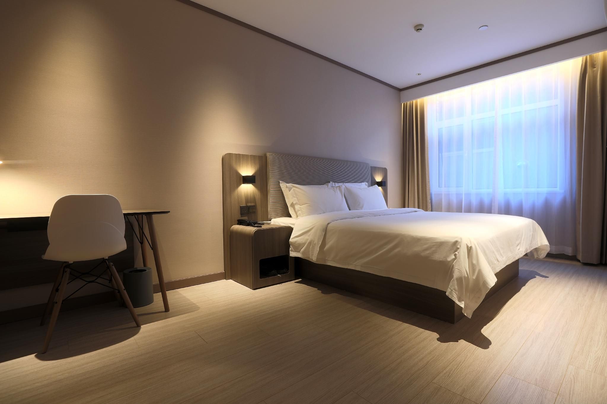 Huazhu - Superior BedRoom
