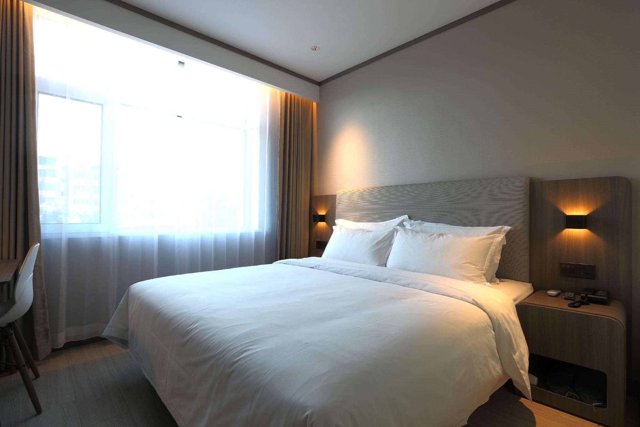 Huazhu - Superior BedRoom