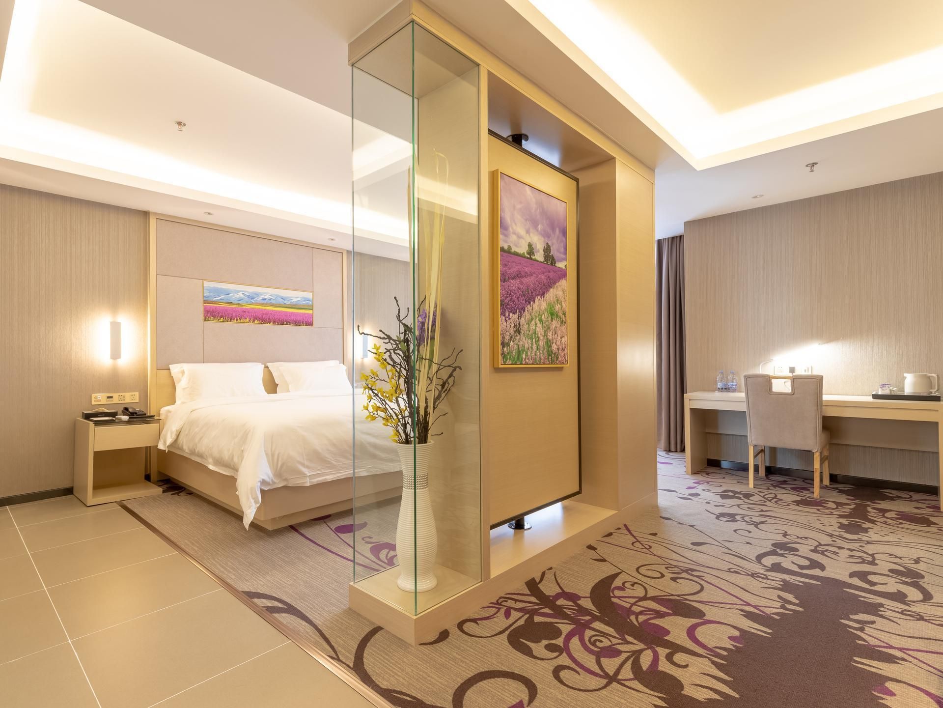 Queen Room with View