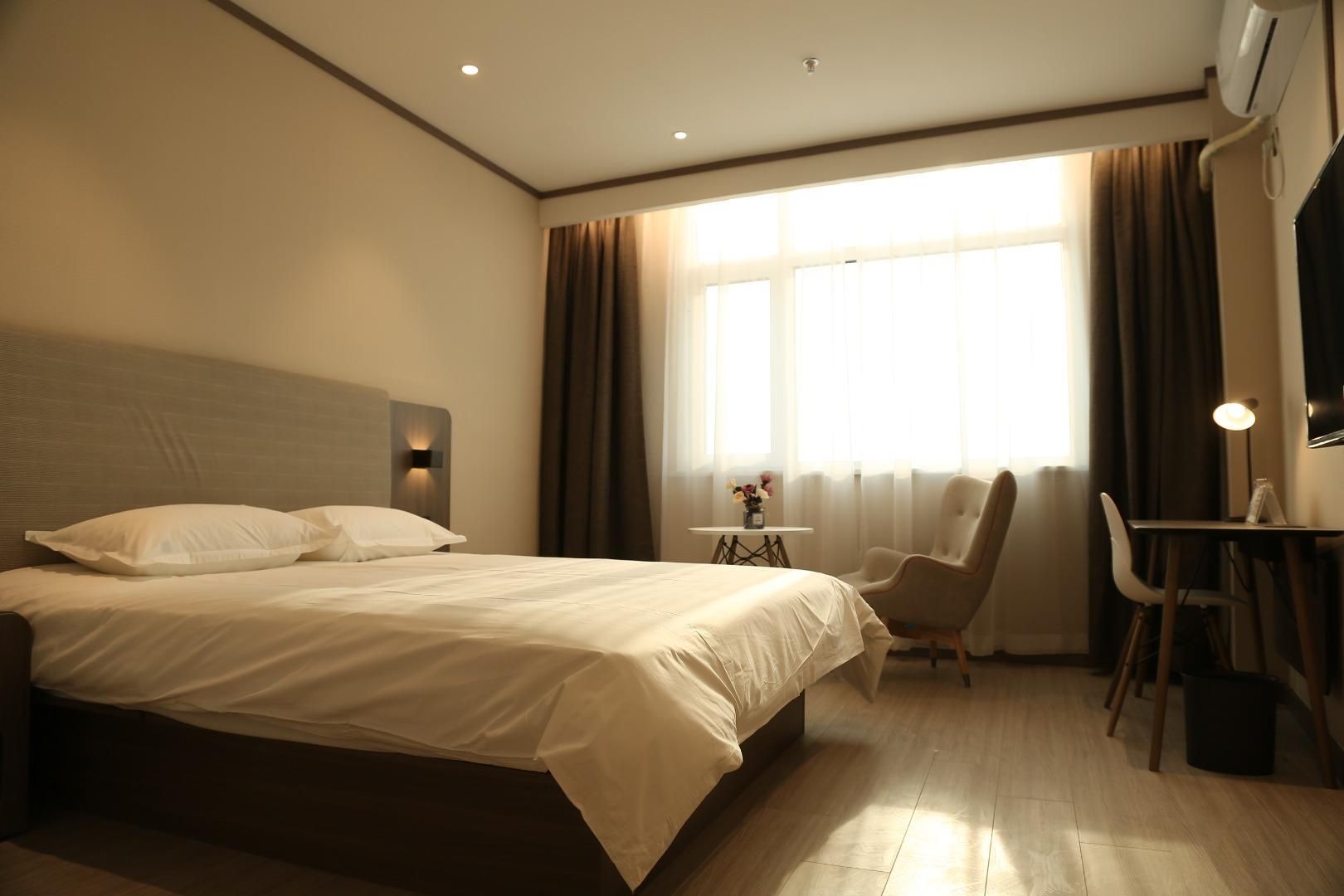 Huazhu - Room With Bed