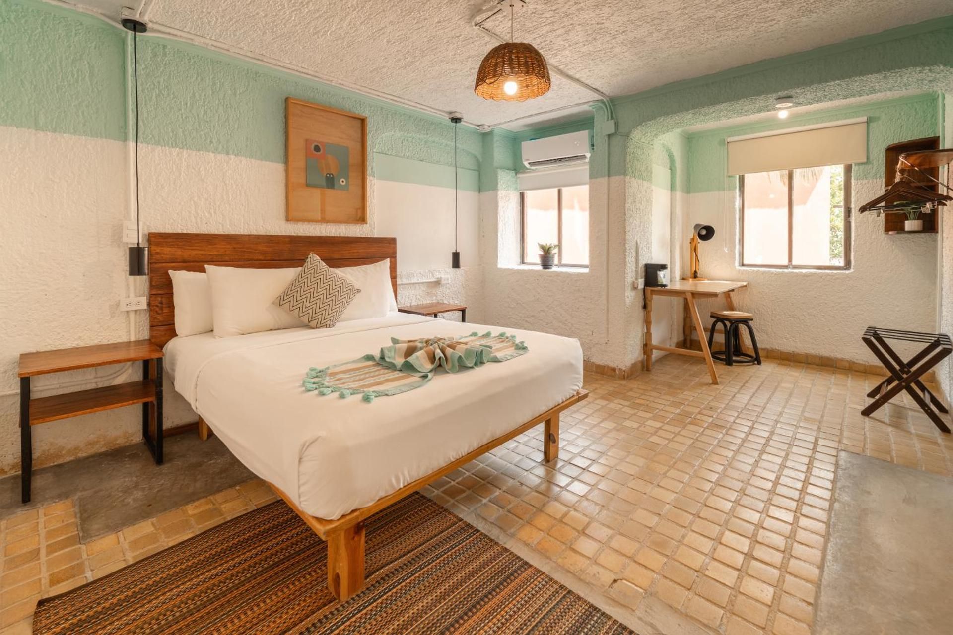 Standard Room (Queen), Private Bathroom