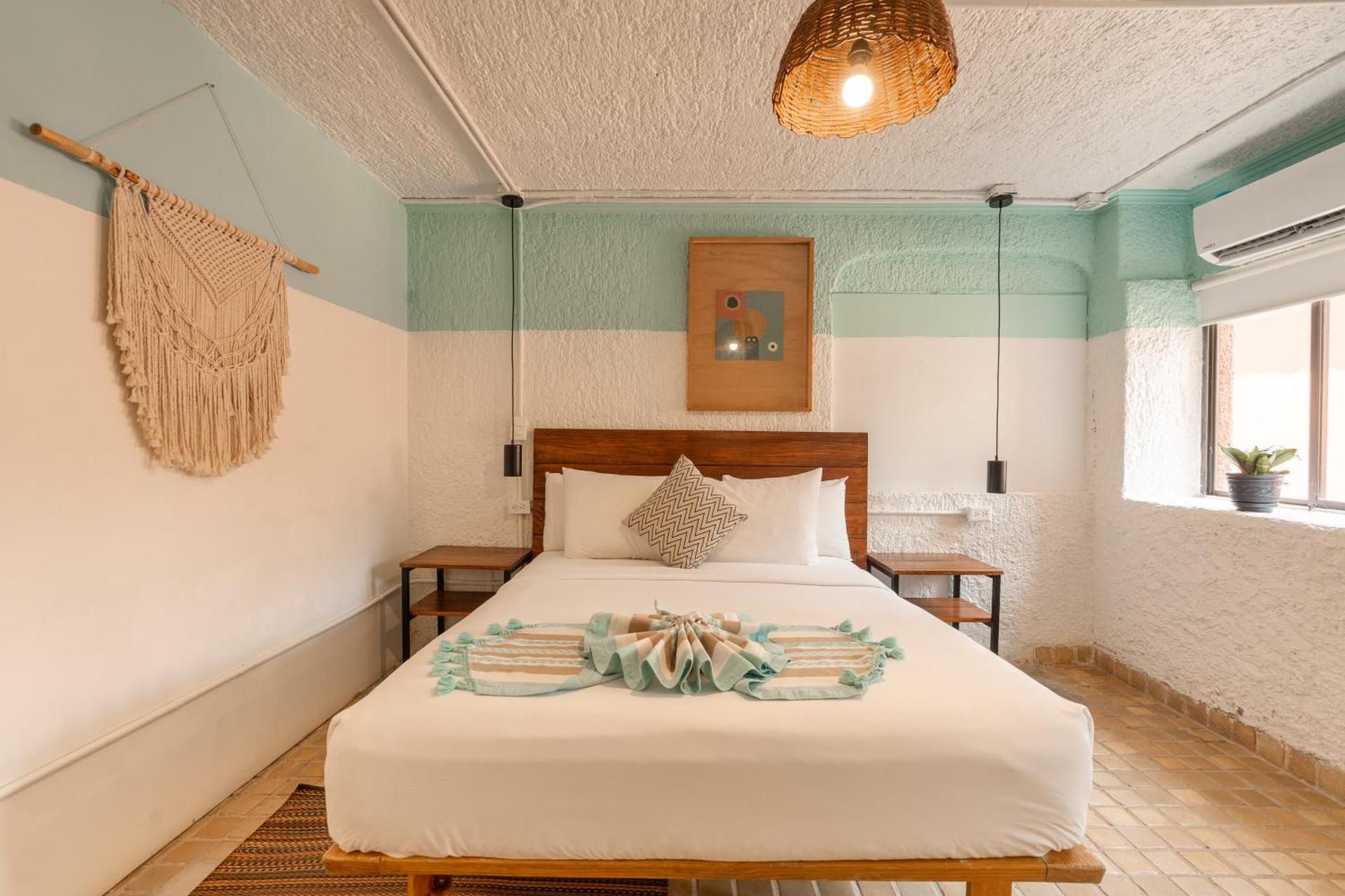 Standard Room (Queen), Private Bathroom