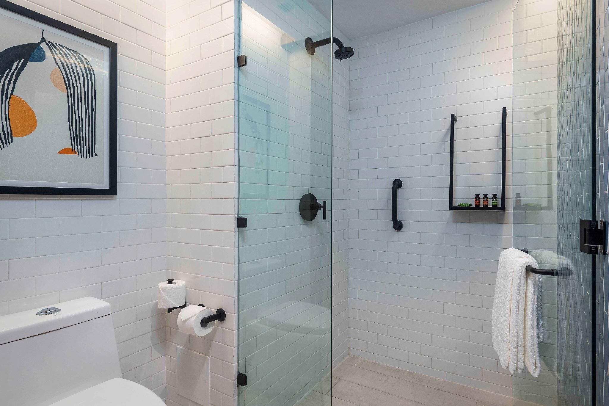 La Isla One King Bed Room