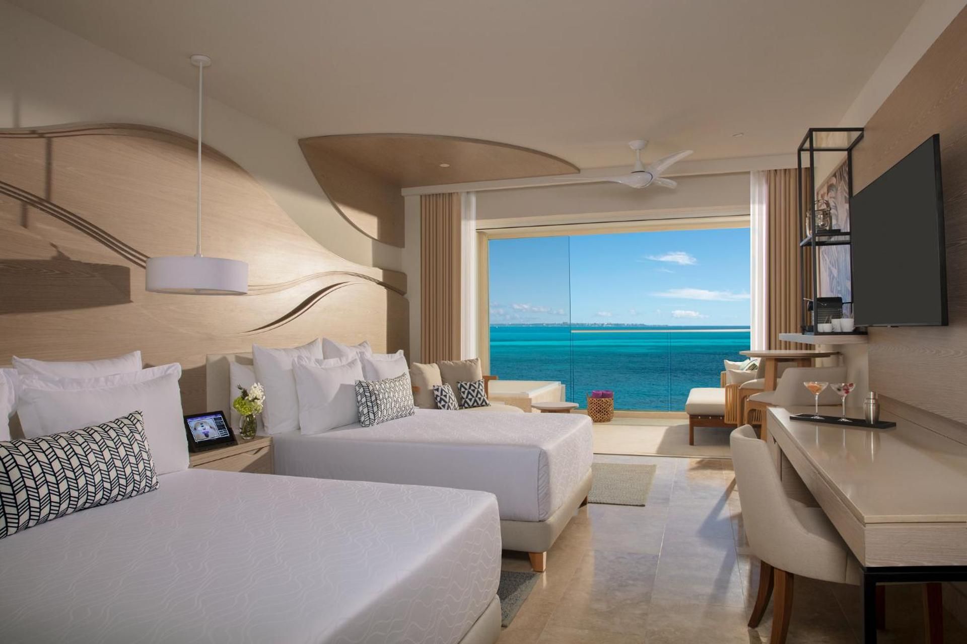 Xhale Club Upper Ocean Front Junior Suite with King Bed