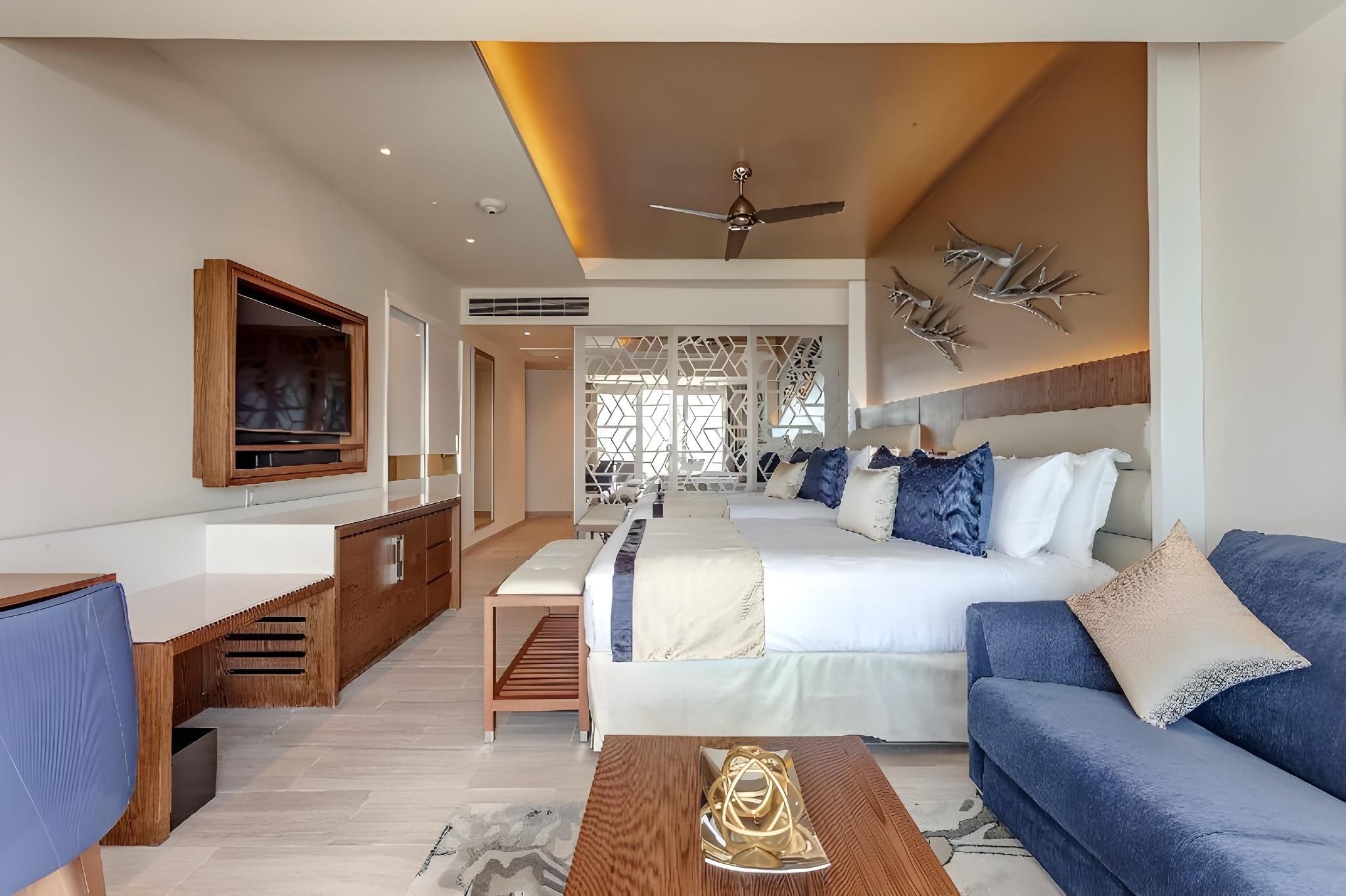 Luxury Junior Suite Ocean Front Diamond Club