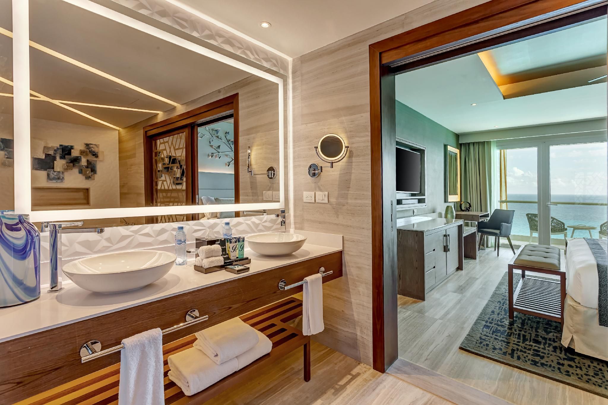 Luxury Chairmans Four bedroom Suite Ocean Front DC