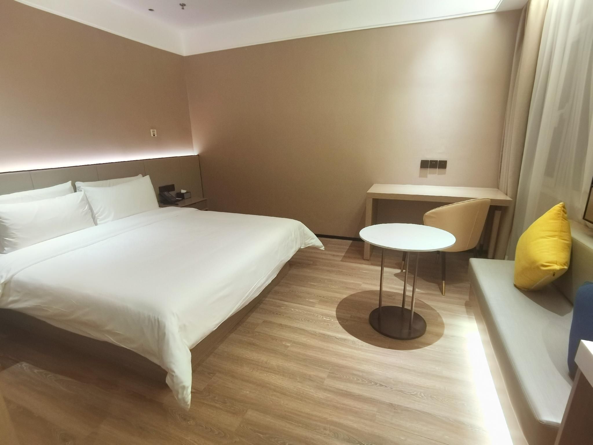 Huazhu - Room With Bed