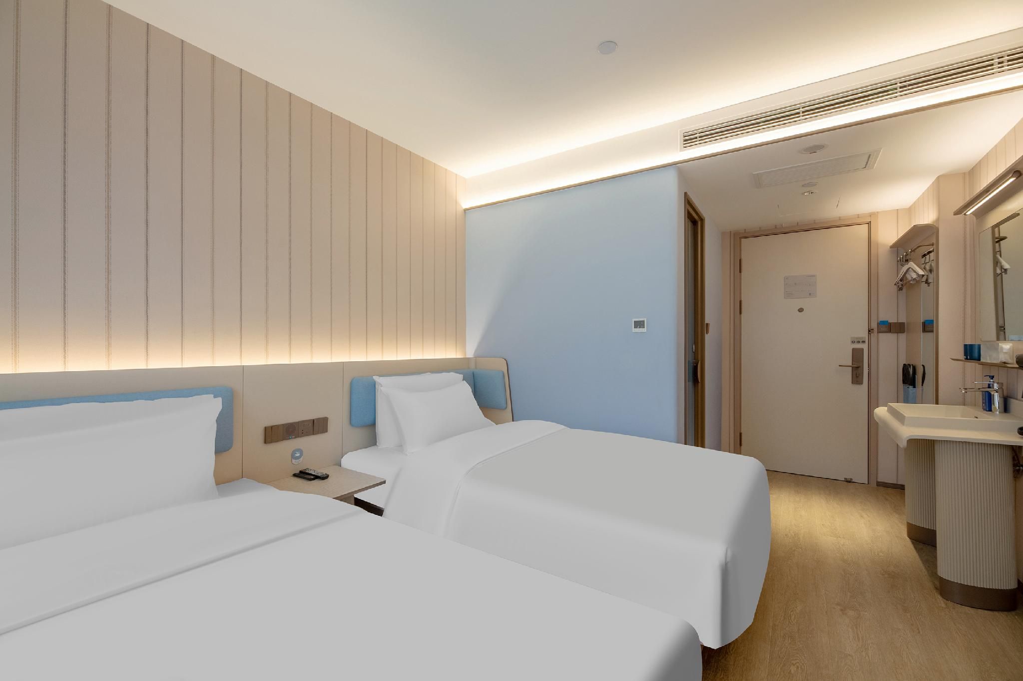 Twin Business Room