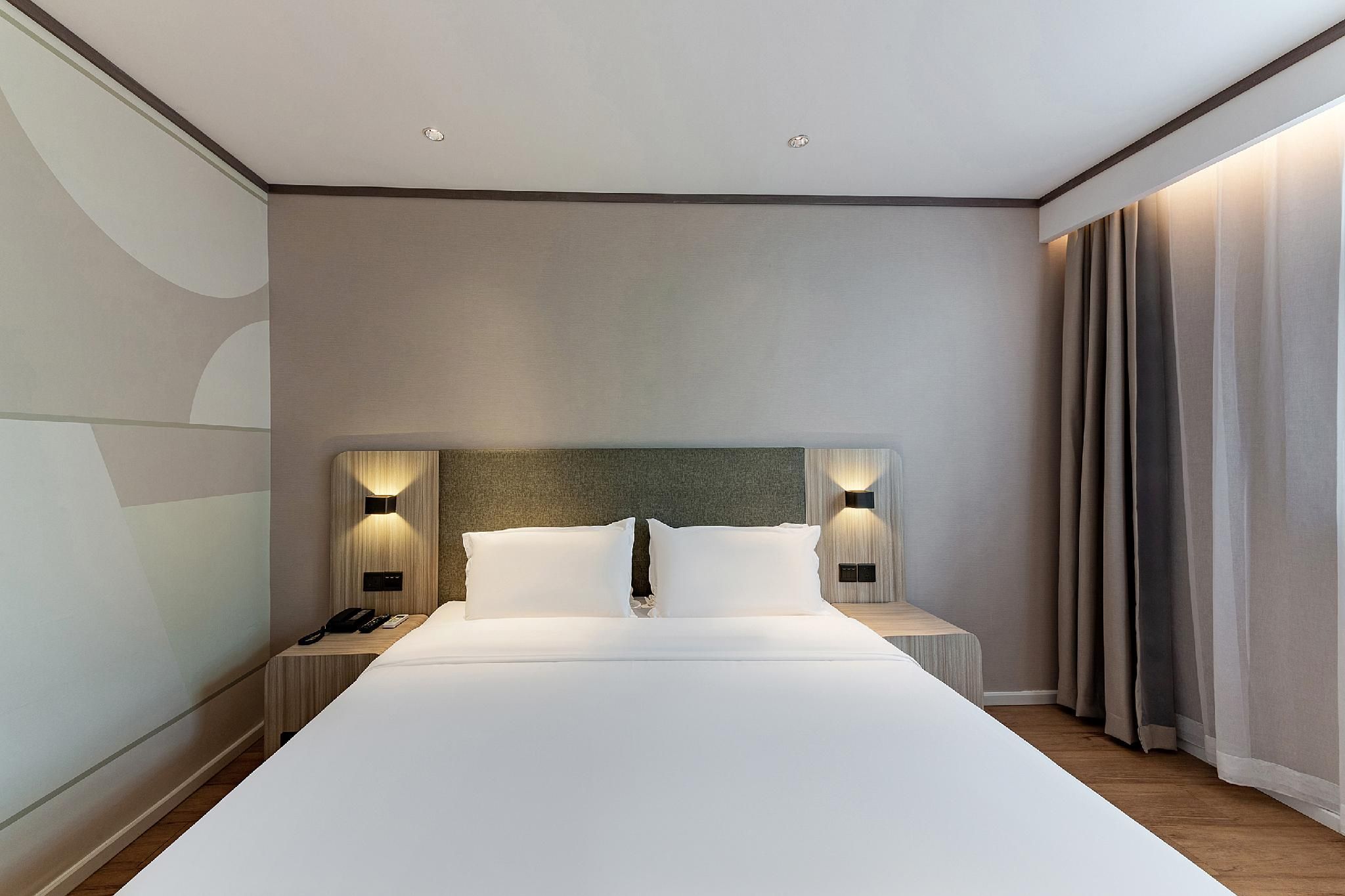 Business Queen Bed Room