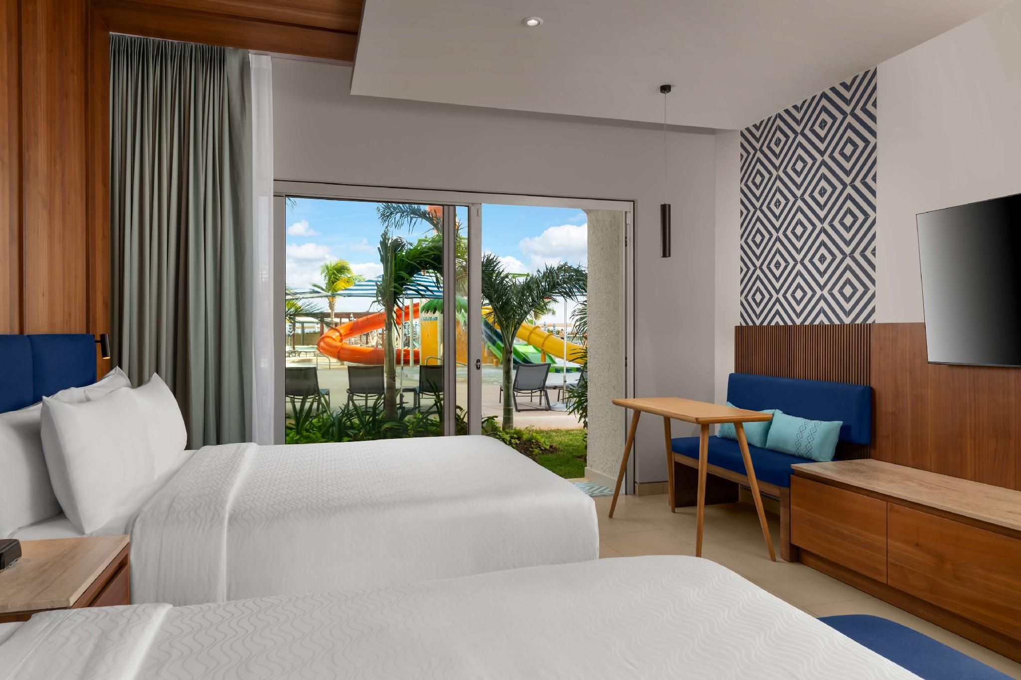 Pool and Patio View Room - 2 Queen Beds