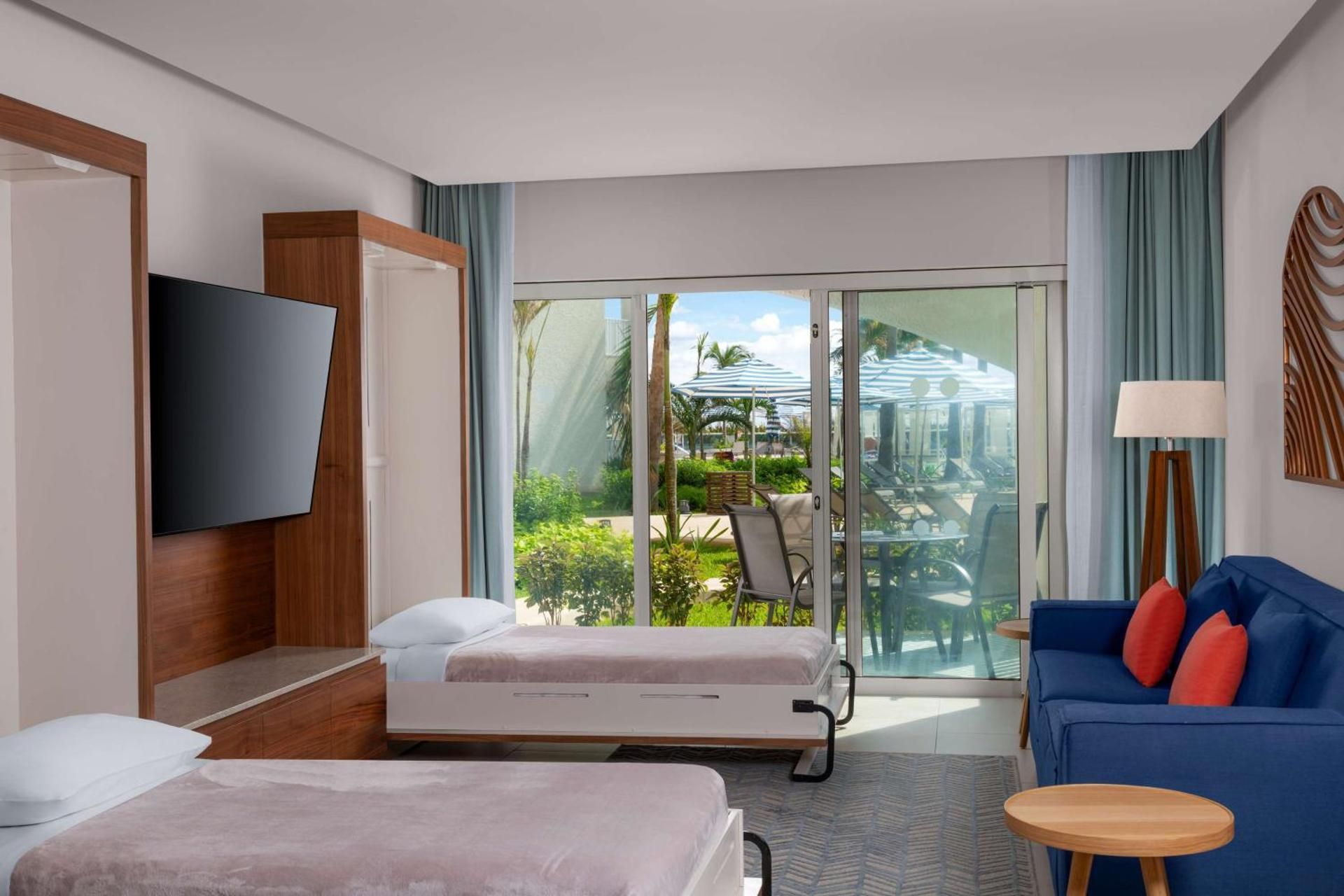 POOL AND PATIO VIEW SUITE - 1 KG 2 MURPHY BDS