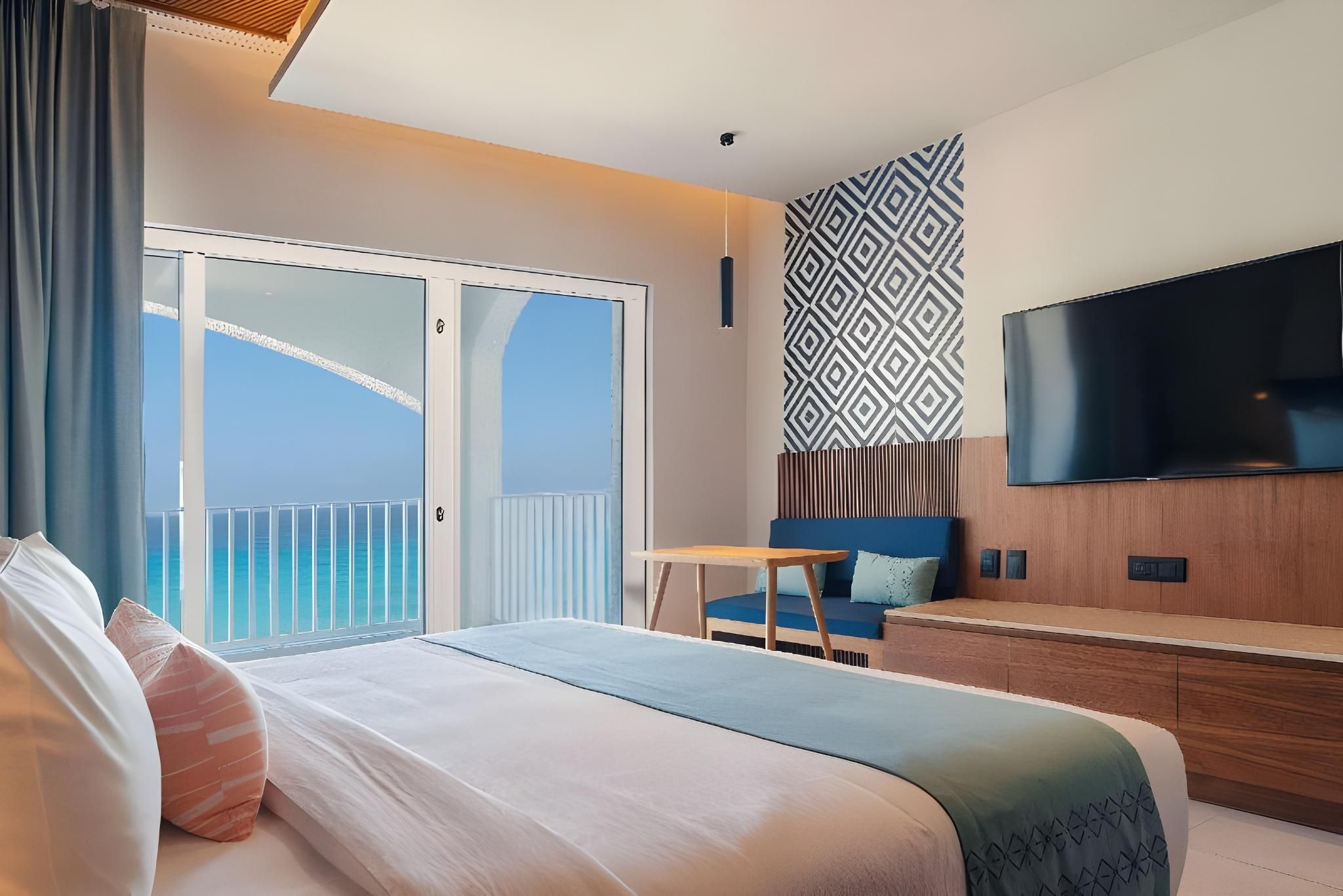 Enclave Beachfront Room - King Bed - Terrace