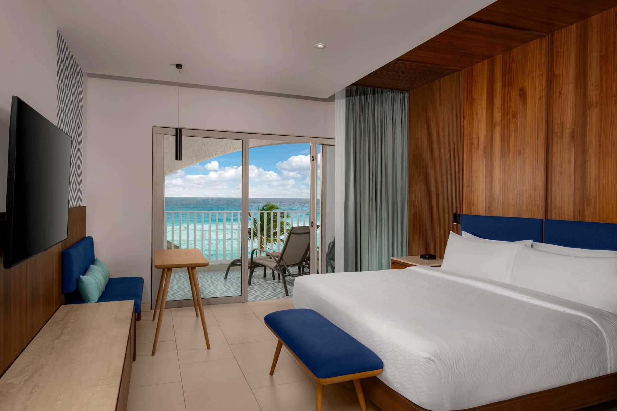 Enclave Beachfront Room - King Bed - Terrace