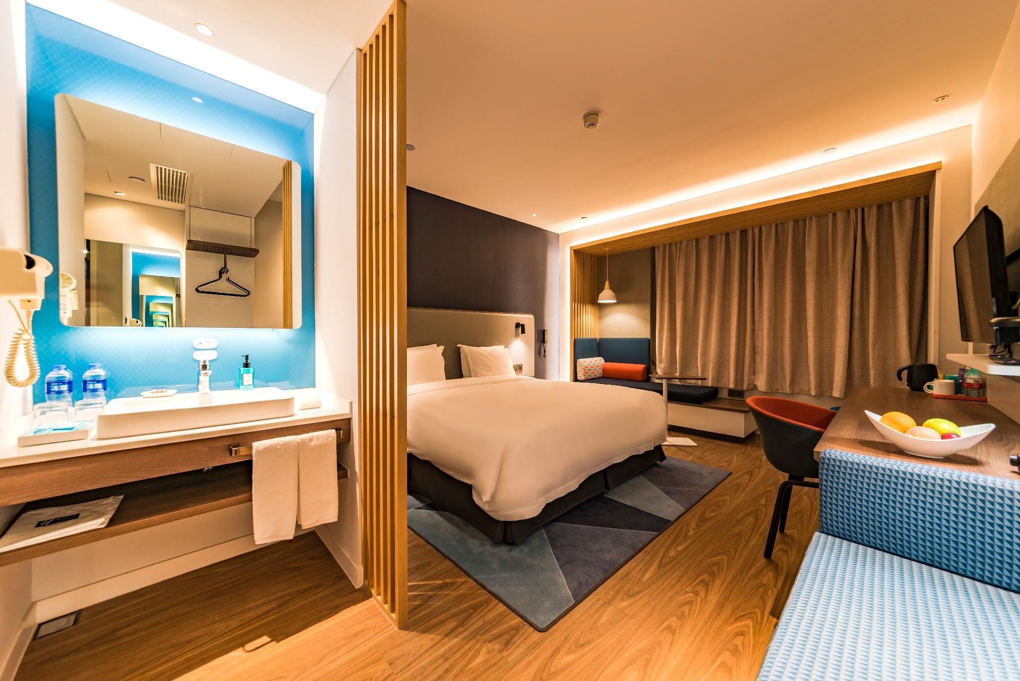 1 King Standard High Floor