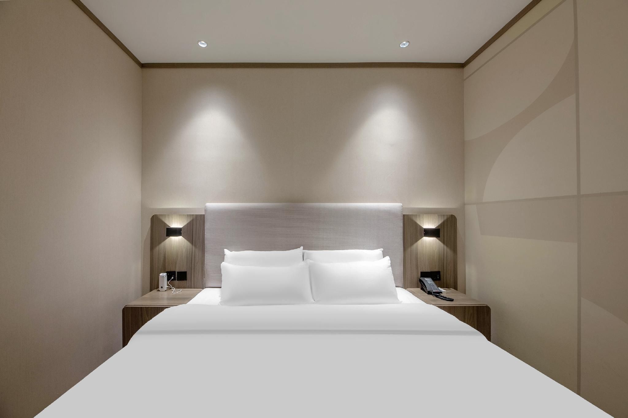 Queen Room A