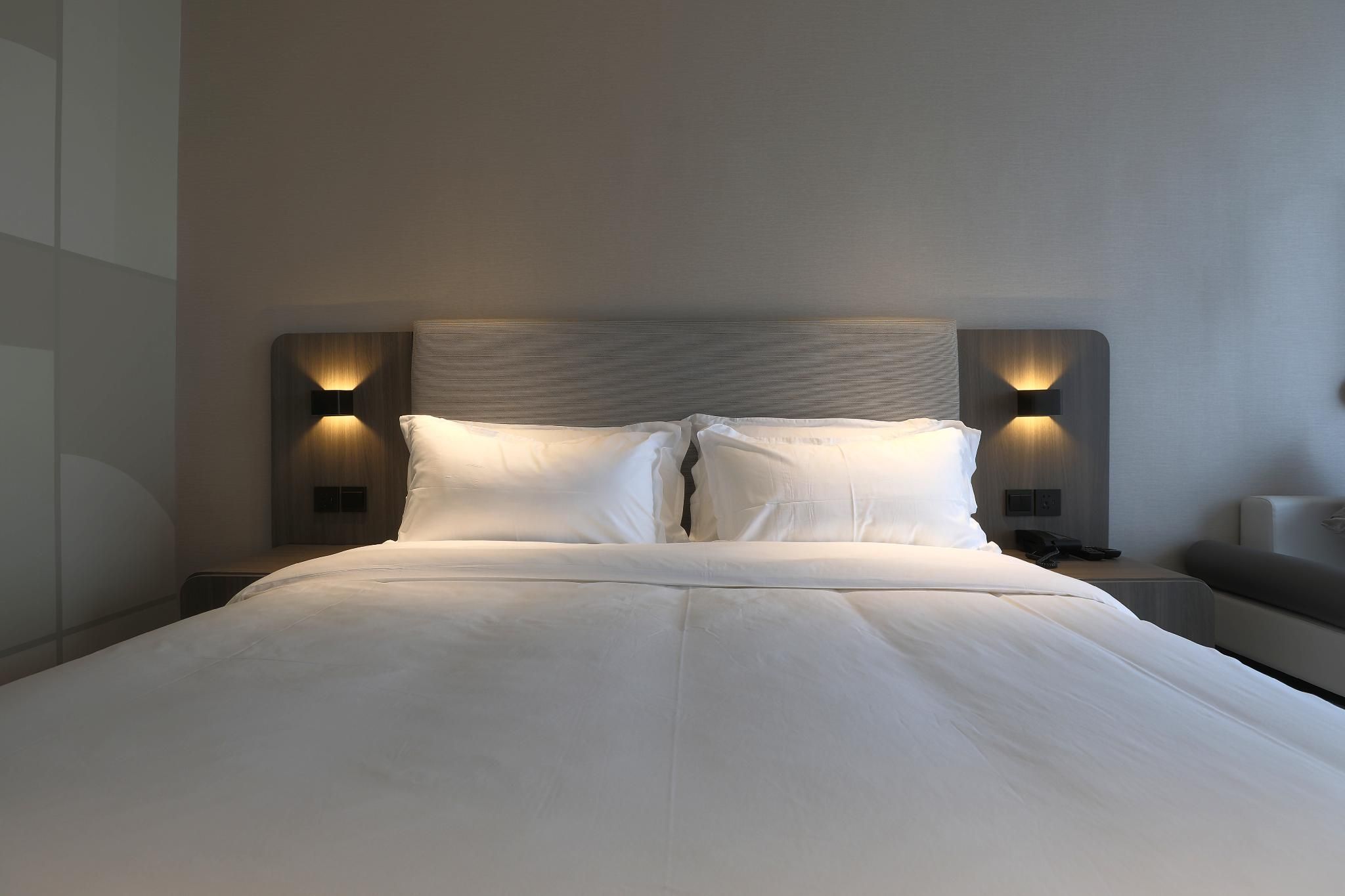 Huazhu - Room With Bed