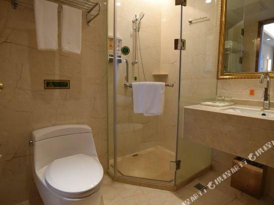 Vienna - Functional Chess Room With Twin Bed