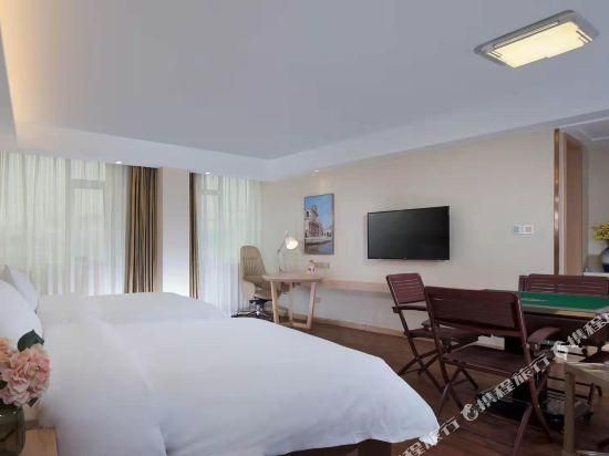 Vienna - Functional Chess Room With Twin Bed