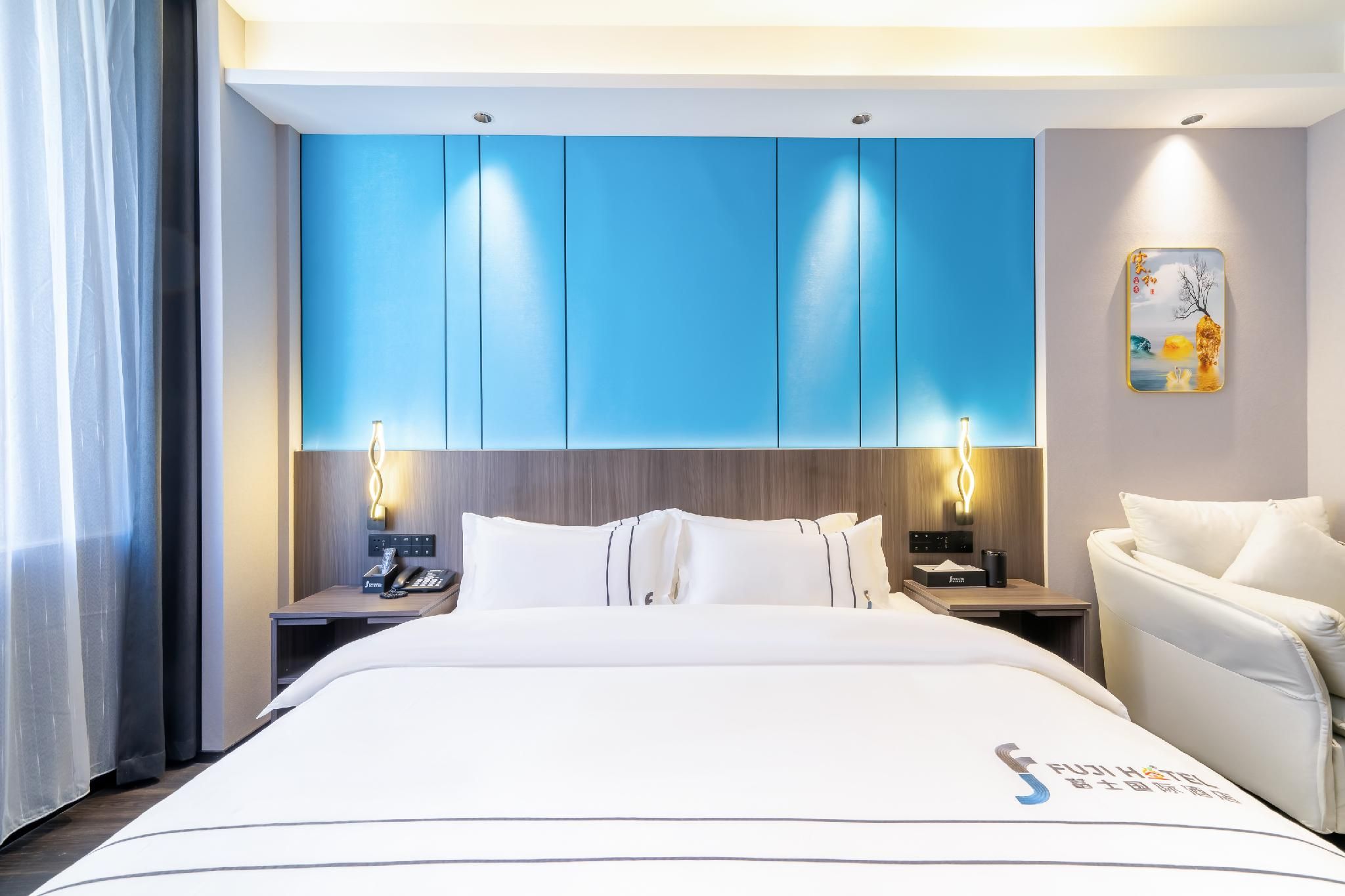 Rezen - Superior Digital Intelligence 1 Bed Room