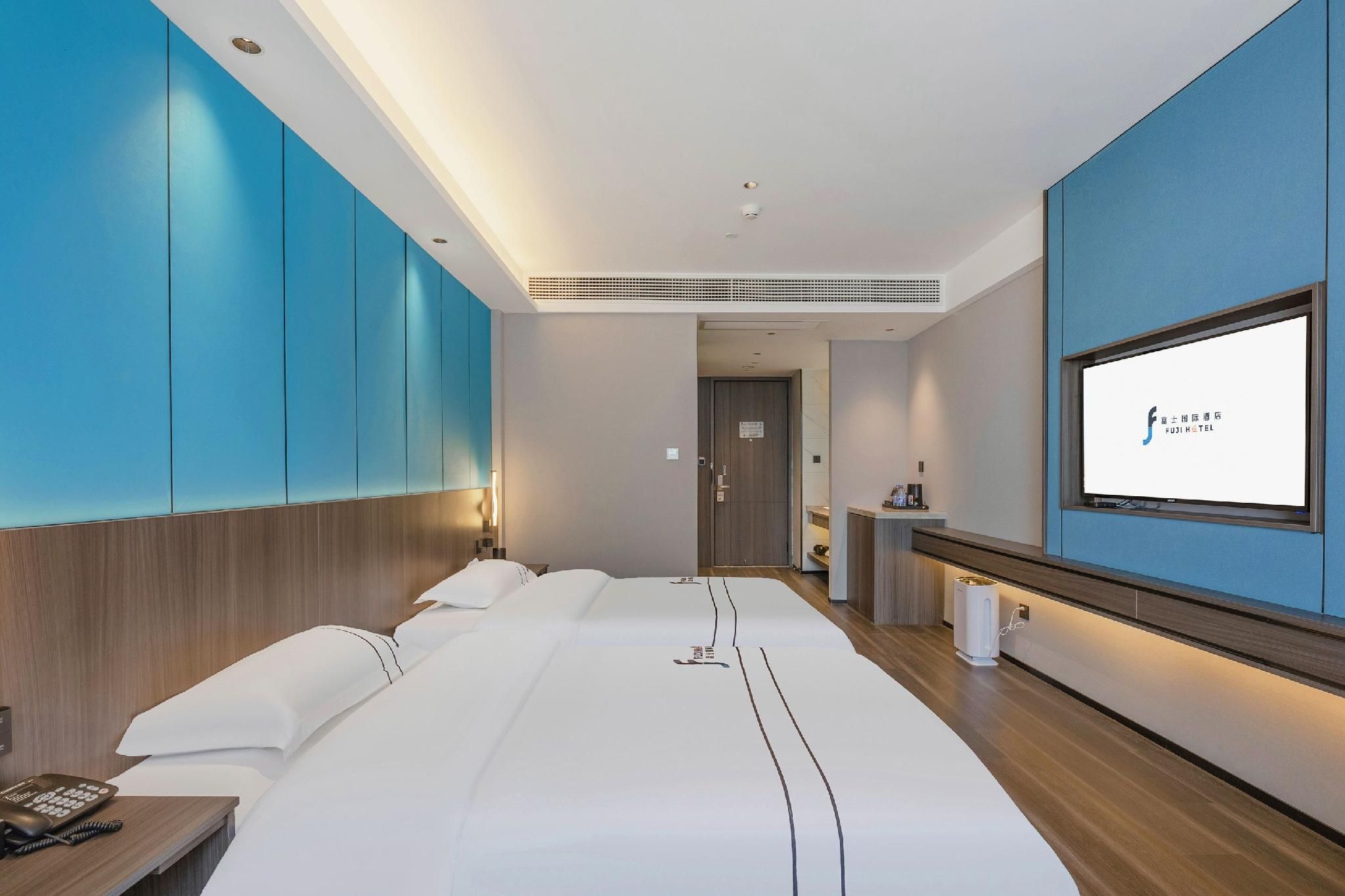 Sunshine Twin Room with Mountain View