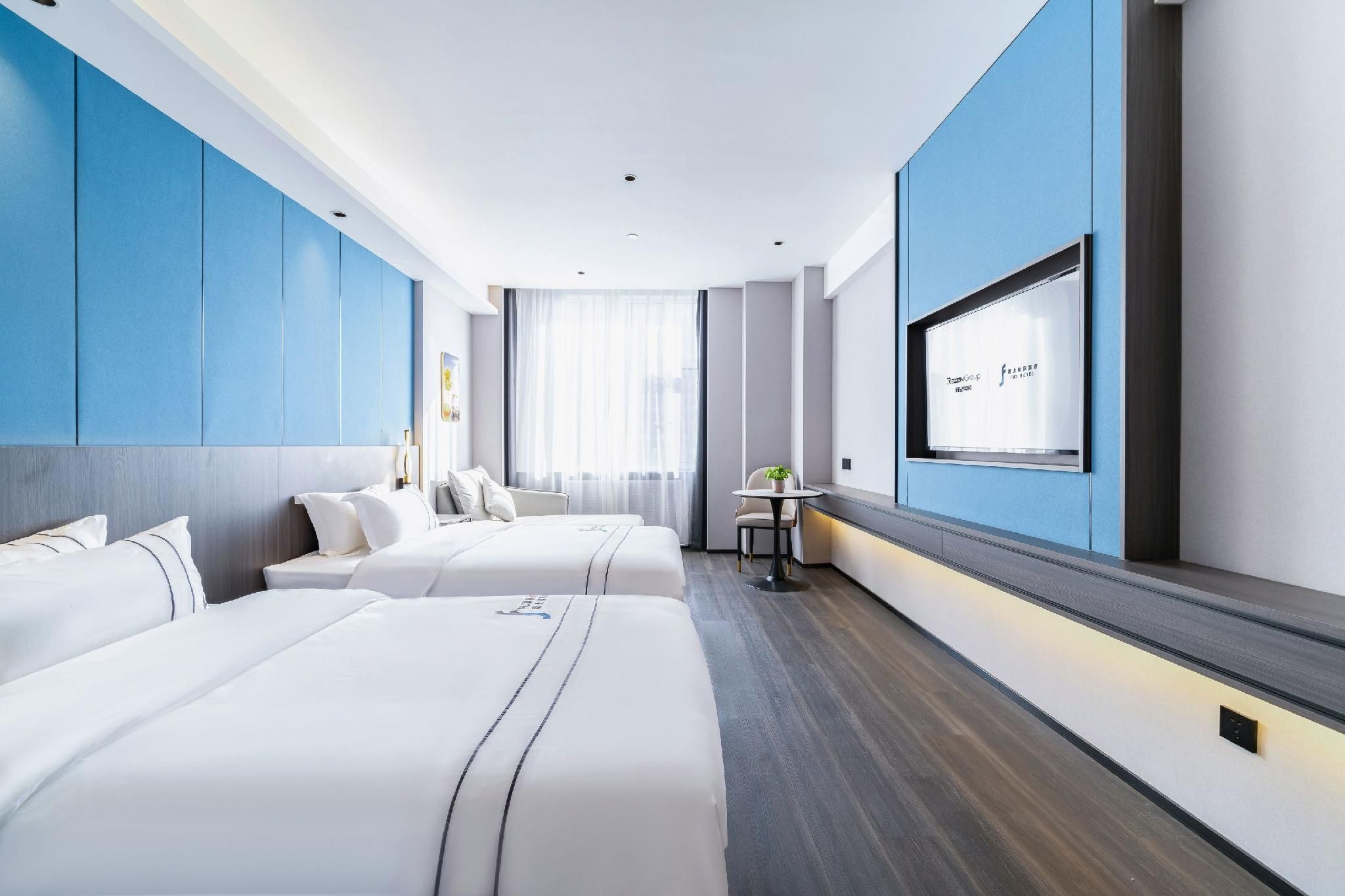 Sunshine Twin Room with Mountain View