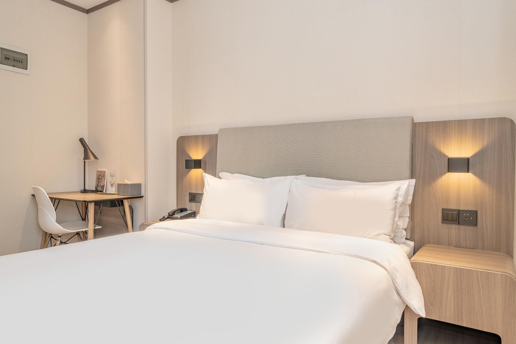 Business Queen Bed Room