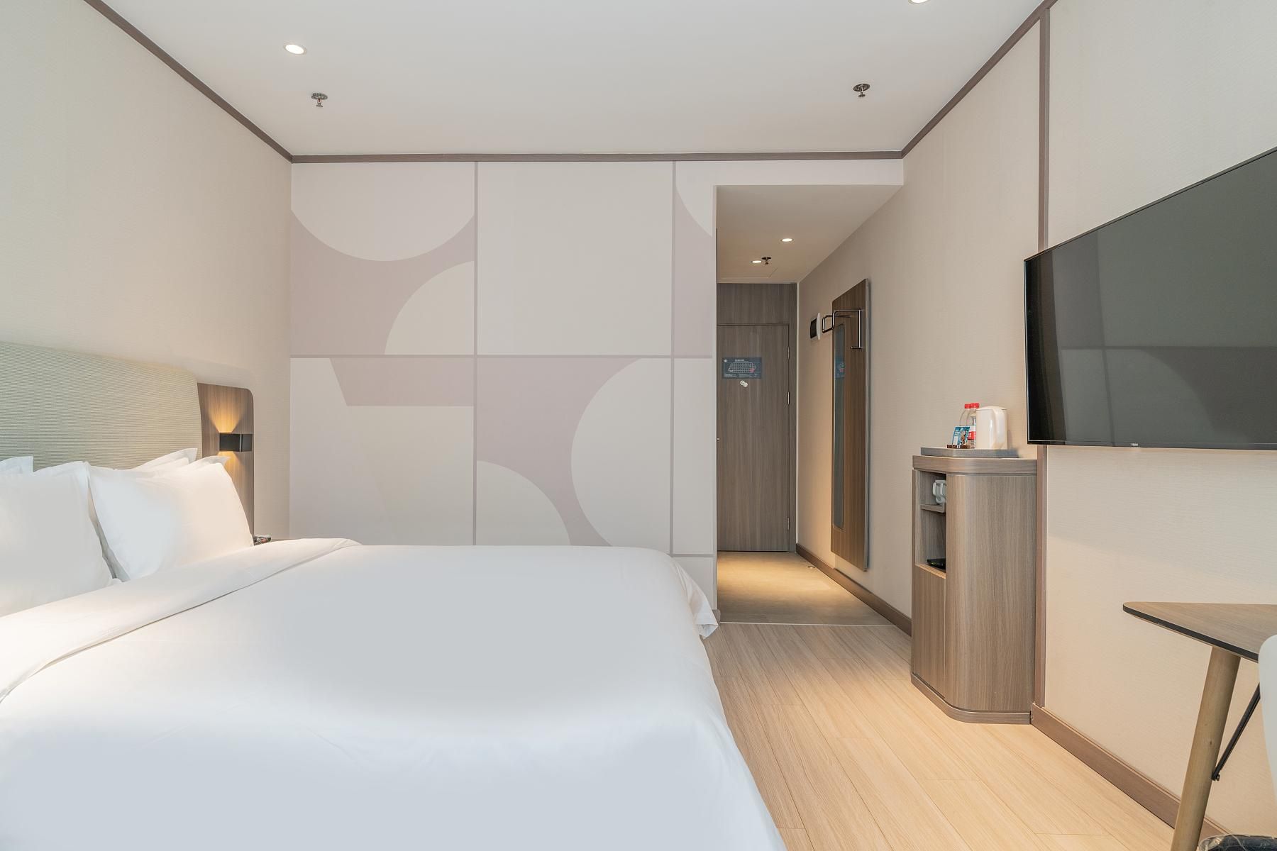 Business Queen Bed Room