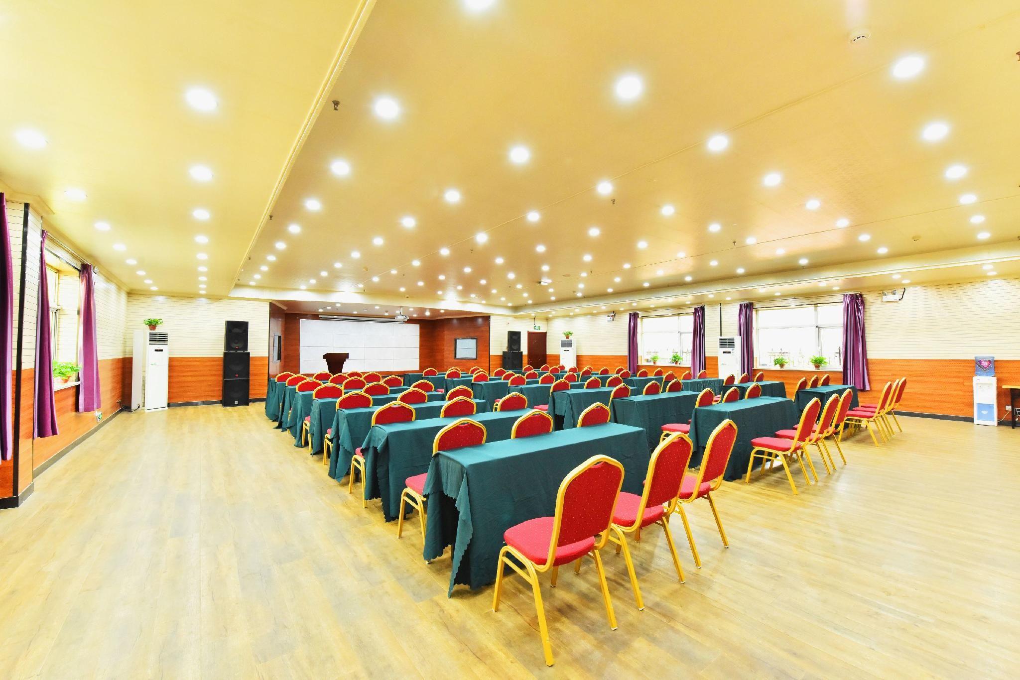 8e70ff66aeef367b0a0b7d2926001e63